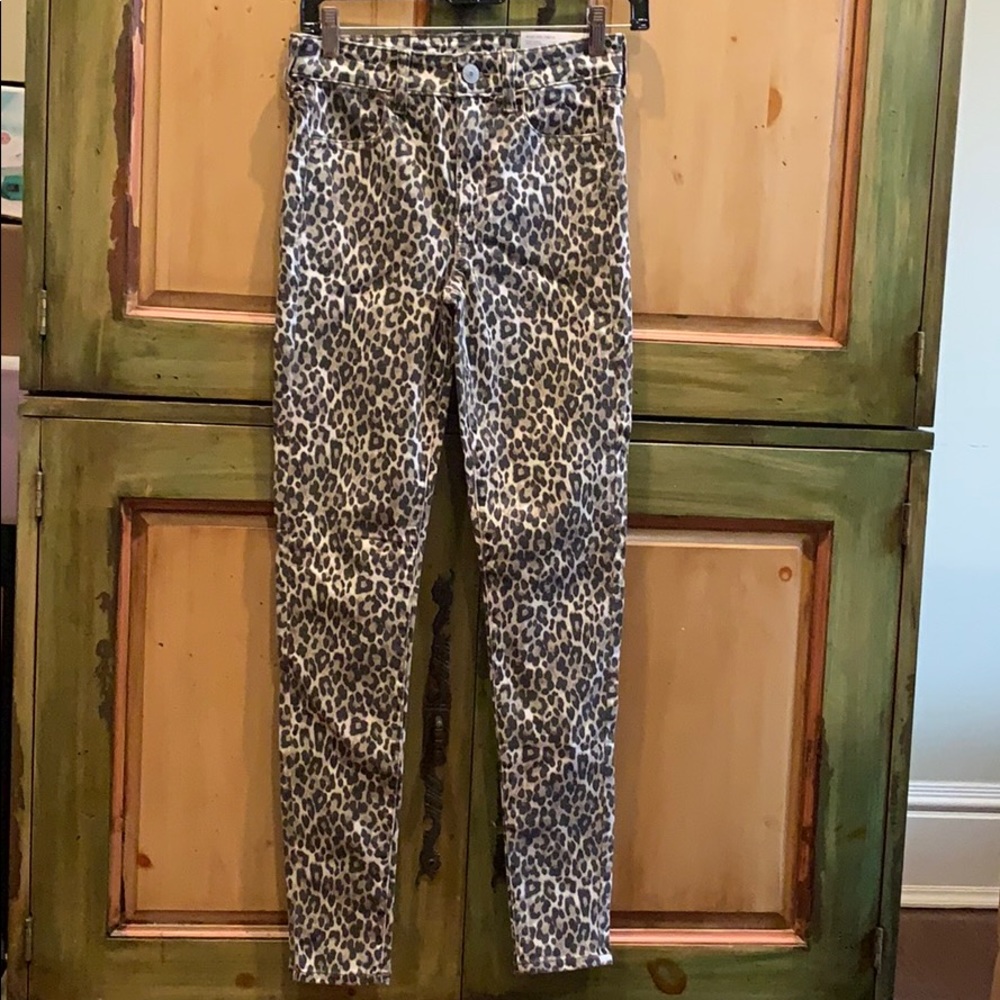 American eagle leopard hi ruse jeggings. NWT sz 2